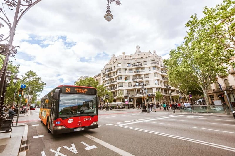Barcelona: Hola Barcelona Public Transport Travel Card - A practical way to plan your sightseeing days using transit