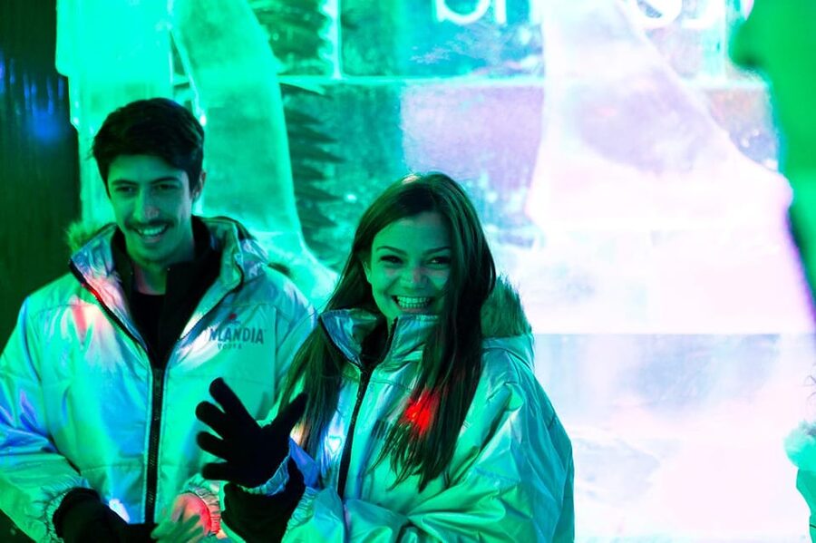 Barcelona: Ice Bar and Terrace Drinks Romantic Package - Practical tips: what to wear and how to enjoy it fully