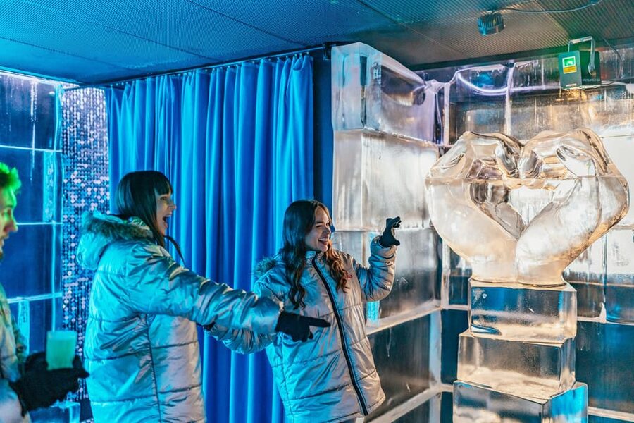 Barcelona: Icebar experience, located at the beach !! - How the 45-minute ice bar visit actually plays out