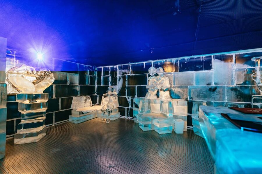 Barcelona: Icebar experience, located at the beach !! - What to wear (and what shoes to bring)