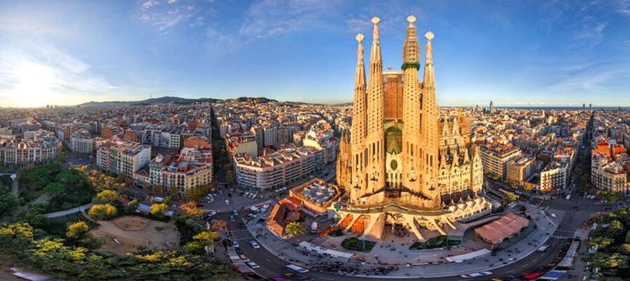 Barcelona in a Day Full-Day Sightseeing Private Tour - Sagrada Familia: guided focus, then 30 minutes to roam