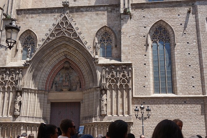 Barcelona in One Day: Gaudí, Gothic Quarter &Tapas (Private Tour) - Sinagoga Major and the Jewish Quarter: A Smaller Stop With Real Weight