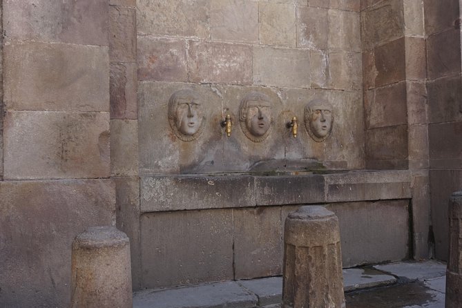 Barcelona in One Day: Gaudí, Gothic Quarter &Tapas (Private Tour) - La Rambla and Mercat de la Boqueria: From City Stroll to Food Watching
