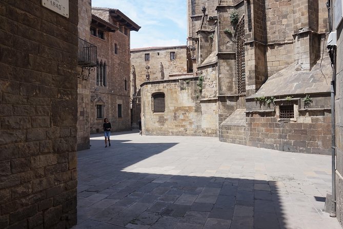 Barcelona in One Day: Gaudí, Gothic Quarter &Tapas (Private Tour) - La Pedrera (Casa Milà): Why It Was Controversial When It Opened
