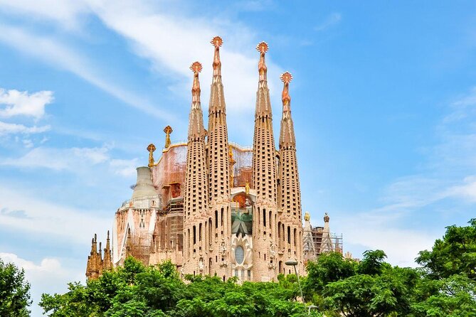 Barcelona in One Day: Gaudí, Gothic Quarter &Tapas (Private Tour) - The Medieval Heart: Plaça del Rei and Plaça Sant Jaume