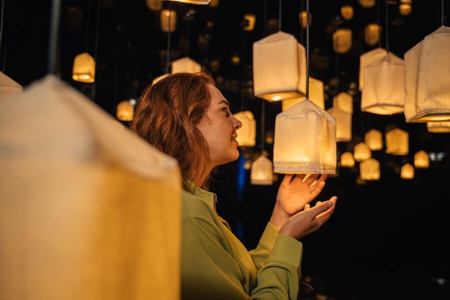 Barcelona: Interactive Art Installation by IKONO - The 1-hour flow through 10+ rooms, how the pacing actually works