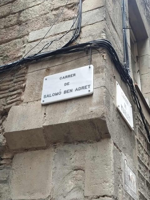 Barcelona: Jewish Tour by a Jewish guide - Gothic Quarter streets: where the guide turns corners into Jewish history