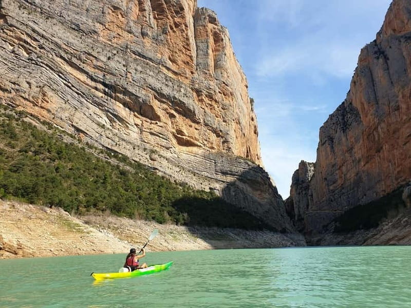 Barcelona: Kayak rental in the Mont-rebei gorge - Corçà pier to your starting stretch: getting on the water smoothly