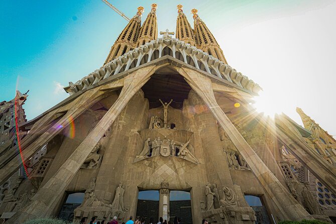 Barcelona La Sagrada Familia Guided Tour with Tickets - Quick hits before you go