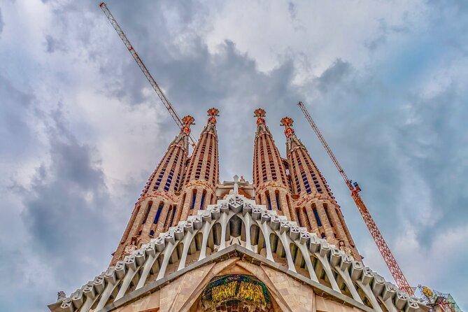 Barcelona La Sagrada Familia Guided Tour with Tickets - Meeting point, timing, and how to avoid a stressful start