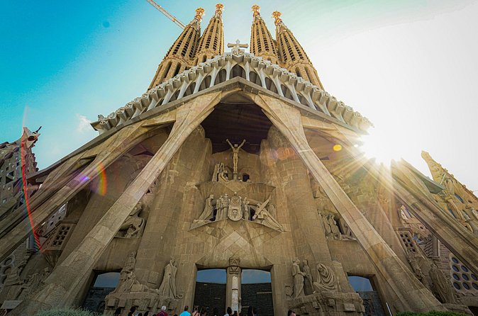 Barcelona La Sagrada Familia Guided Tour with Tickets - Group size, language, and who this tour fits best