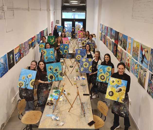 Barcelona: Learn to paint, sip wine, enjoy snacks & music - Entering Arte Bar: a street-level studio with a grown-up vibe