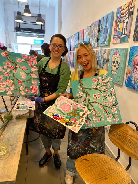 Barcelona: Learn to paint, sip wine, enjoy snacks & music - Wine, snacks, and music: the social part that supports the lesson