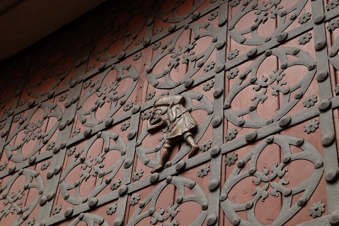 Barcelona Literary Tour - Beyond Orwell and Hemingway - The guide, Tadgh, and the reading list effect