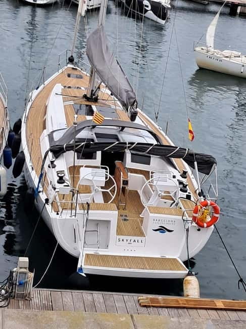 Barcelona: Luxury Sailing Experience from Port Olimpic - What the 2-hour route is actually like, step by step