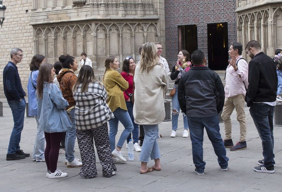 Barcelona: Market, Tasty Tapas/Food and Gothic History Tour - Catalan Classics Stop: Botifarra, Pa amb tomàquet, Seafood, and More