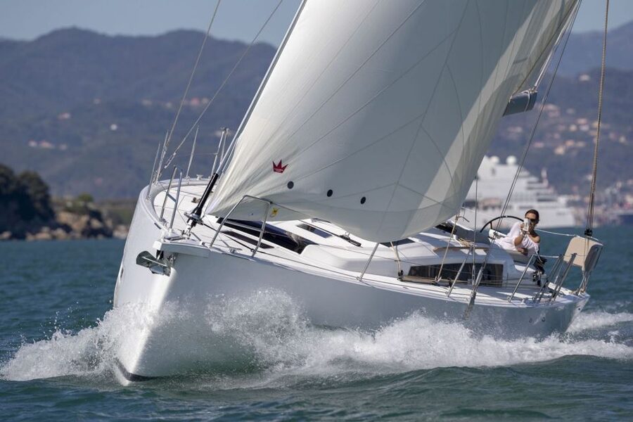 Barcelona: Midday or Sunset Sailing with Open Bar and Snacks - Midday vs sunset timing: how the 2 hours changes