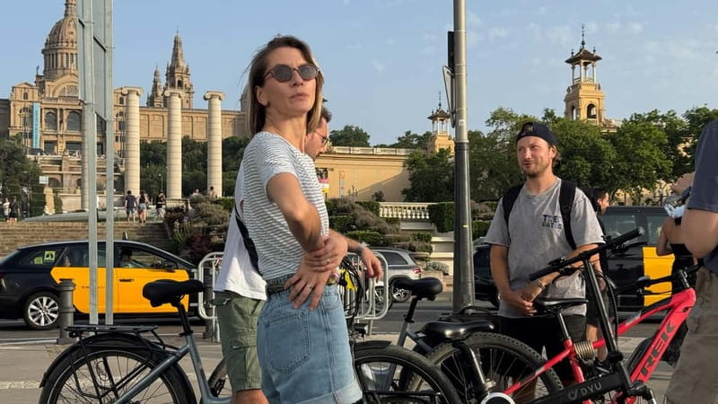 Barcelona: Montjuïc e-bike Adventure with Views and Castle - Where to meet on Carrer de Cervantes, and what to look for