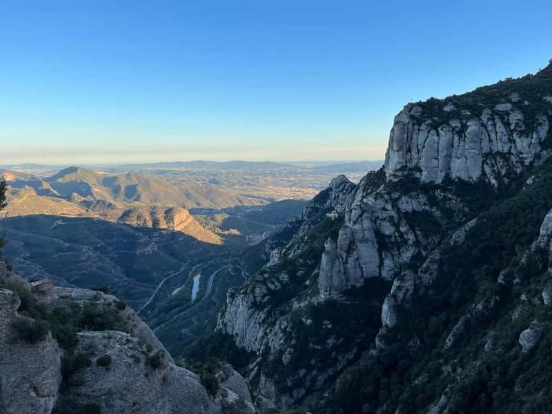 Barcelona: Montserrat afternoon tour, easy hike & boys choir - Late afternoon at Montserrat: why the timing matters