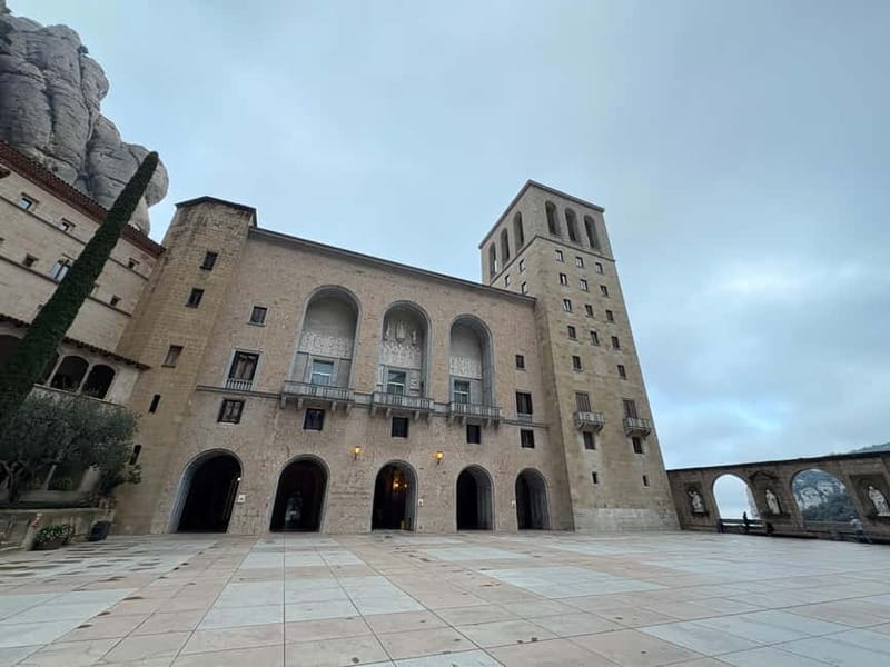 Barcelona: Montserrat afternoon tour, easy hike & boys choir - Abbey time and boys choir singing: the calm indoor finish