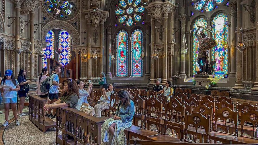Barcelona: Montserrat, Black Madonna, Rack Railway & Liquors - Audiovisual rooms, a smart way to get context quickly
