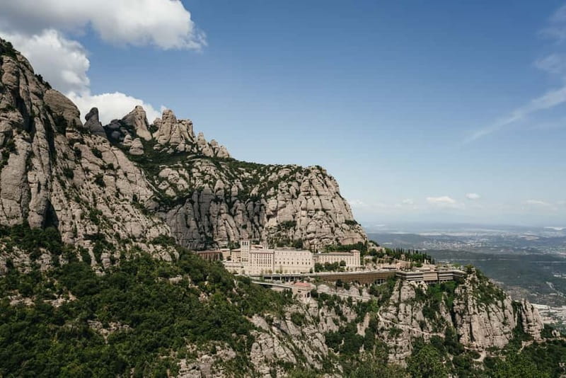 Barcelona: Montserrat, Cogwheel, Black Madonna & Winery Tour - Guides and the human factor: what repeatedly pops out