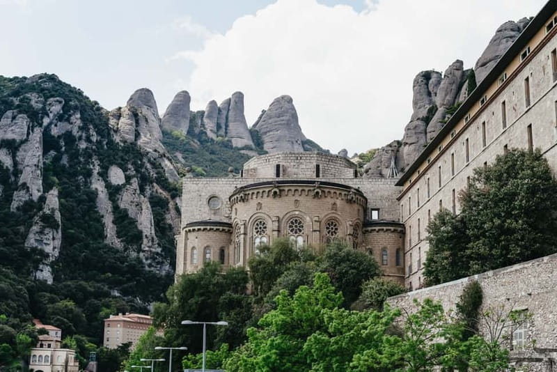Barcelona: Montserrat, Cogwheel, Black Madonna & Winery Tour - Oller del Mas winery upgrade: lunch, tasting, and castle views