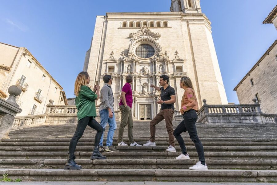 Barcelona: Montserrat, Girona & Costa Brava Guided Day Trip - Girona Old Town: where Roman, medieval, and modern City life overlap