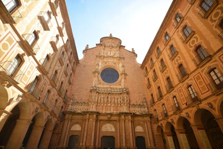 Barcelona: Montserrat & Sagrada Familia Guided Tour - Key things that make this tour work