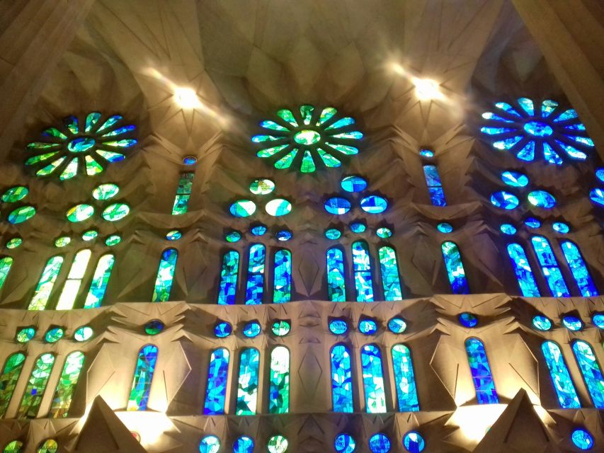 Barcelona: Montserrat & Sagrada Familia Guided Tour - Sagrada Familia: Guided Tour With Symbolism and the Unfinished Story