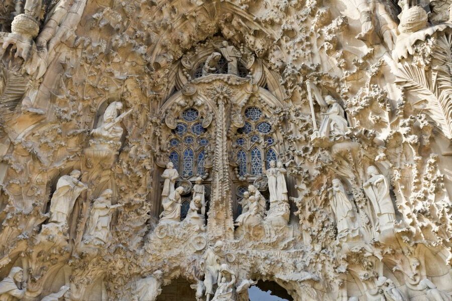 Barcelona: Montserrat & Sagrada Familia Guided Tour - Starting Point and the Two-Meeting-Point Reality