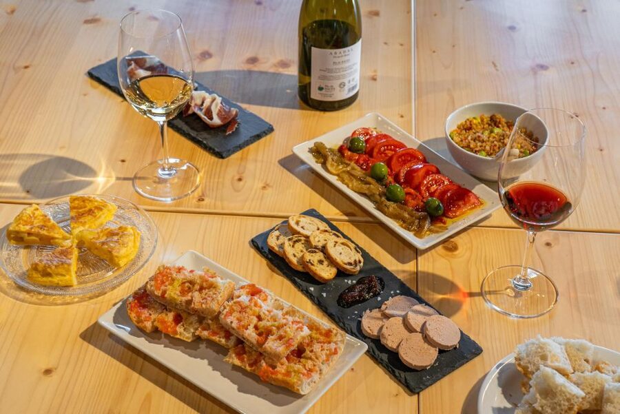 Barcelona: Montserrat, Winery Tour & Lunch with Wine Tasting - Winery stop: cellar tour plus wine tasting that feels organized