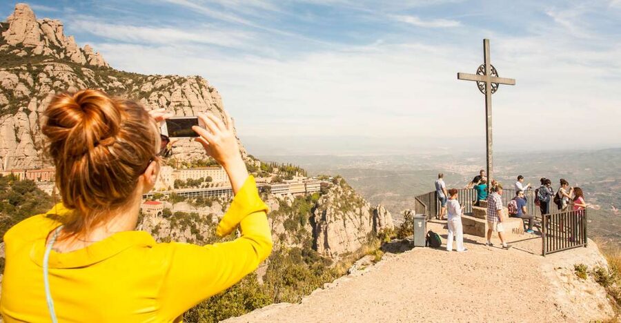 Barcelona: Montserrat with Winery Visit and Farmhouse Lunch - Meeting point in Palau de la Musica, then a fast start