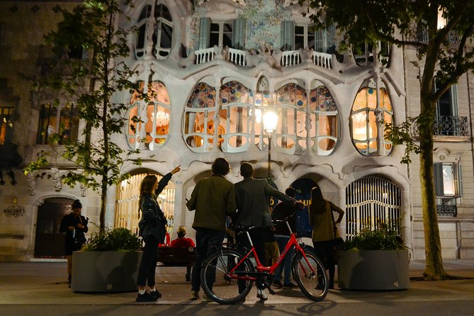 Barcelona Night Bike Tour with Local Tapas and Cava Stop - Key things to know before you pedal off