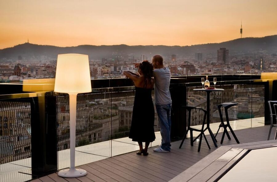 Barcelona: Night Walking Tour in the Heart of the Movida - Key points to know before you go