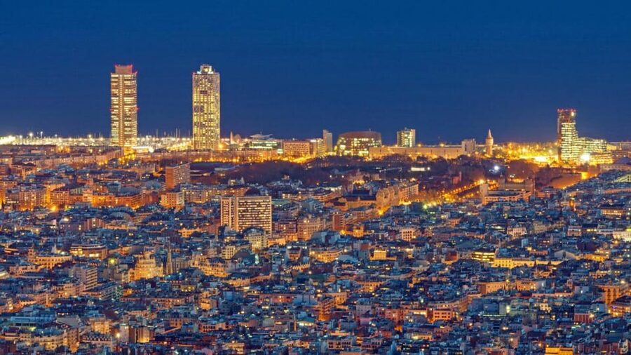 Barcelona: Night Walking Tour in the Heart of the Movida - The old city walk, where art and literature stop being abstract