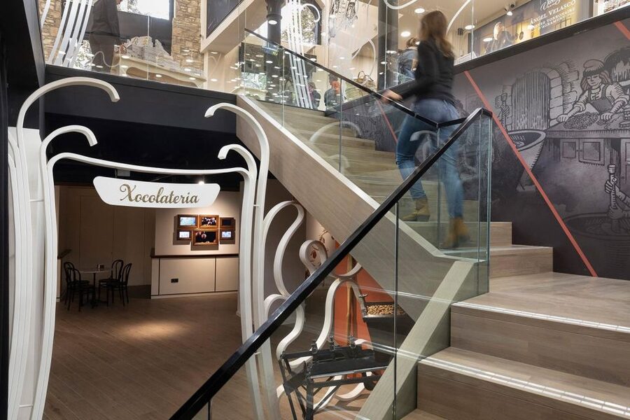 Barcelona: Nougat and Chocolate Museum Tour with Tasting - Hot Chocolate or Horchata: The Barcelona Finish