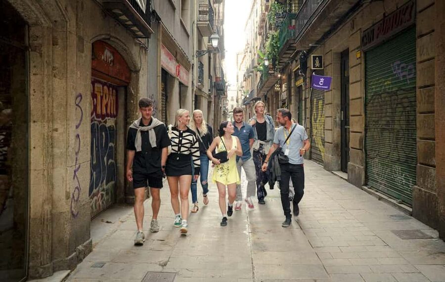 Barcelona: Old City Hidden Gems, Tapas, & Drinks Guided Tour - Key things I’d prioritize