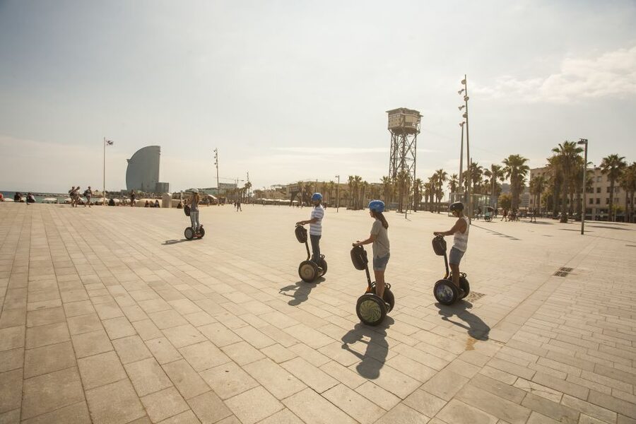 Barcelona: Old Port and Gothic Quarter Guided Segway Tour - Photo service and guide style: what you can realistically expect