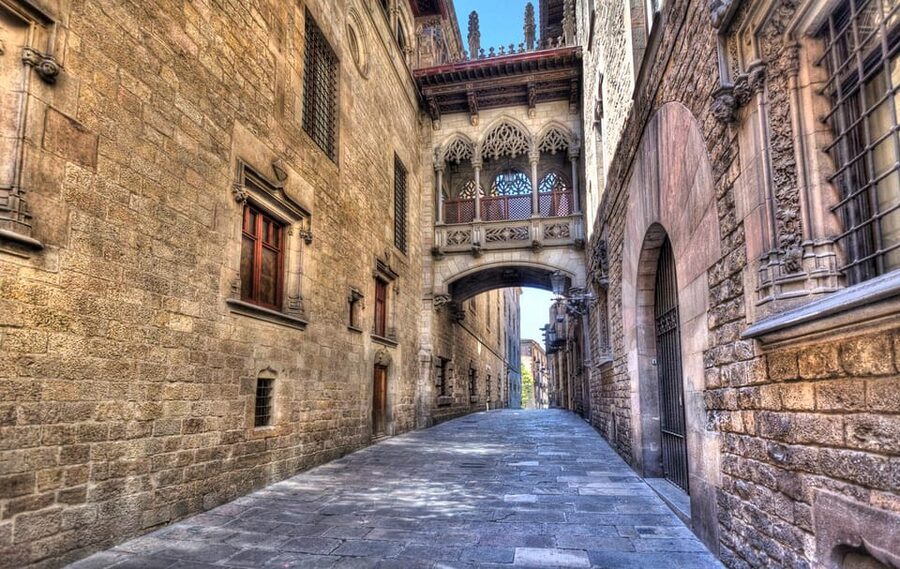 Barcelona: Old Town and Gothic Quarter Walking Tour - Gothic Quarter power points: Plaça del Rei to Palau Reial