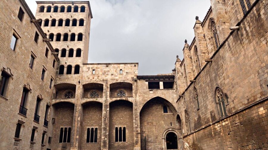 Barcelona: Old Town and Gothic Quarter Walking Tour - El Born and the modern charm between old streets