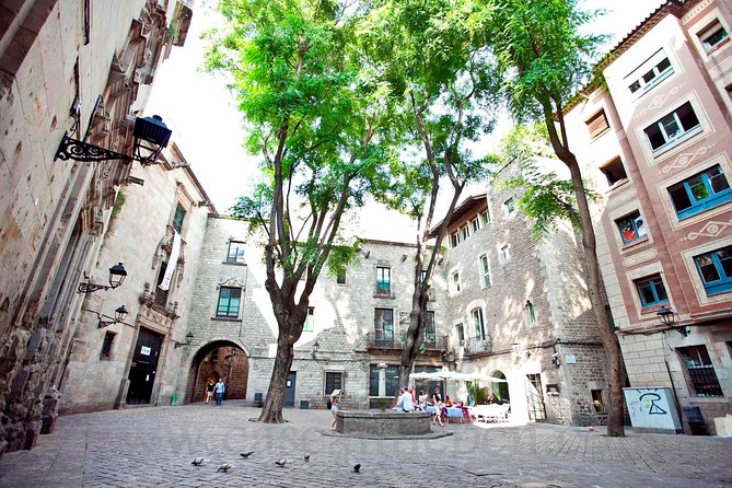 Barcelona Old Town & Gothic Quarter Small Group Tour - El Born and Santa Maria del Mar: A Neighborhood Walk That Feels Alive