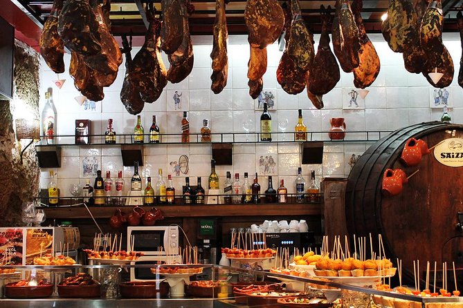 Barcelona Old Town Night Small Group Tour with Tapas & Flamenco - Starting at Hard Rock Cafè and Getting Oriented in Old Town