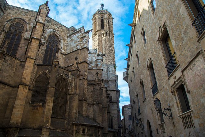 Barcelona Old Town Private Walking Tour - Drink and tapa included: a smart value add