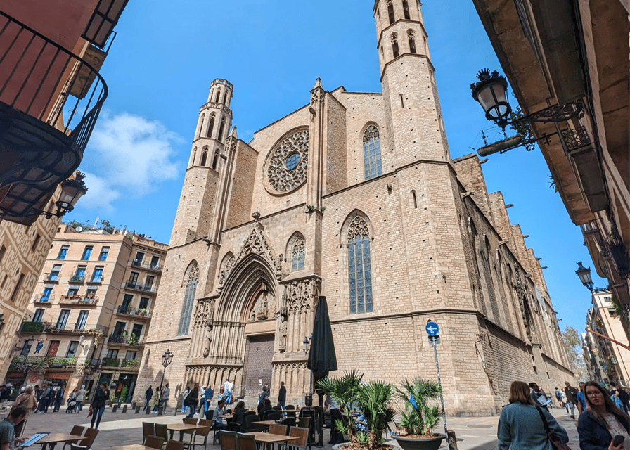 Barcelona: Old Town Private Walking Tour of Past and Present - Key things to know before you go