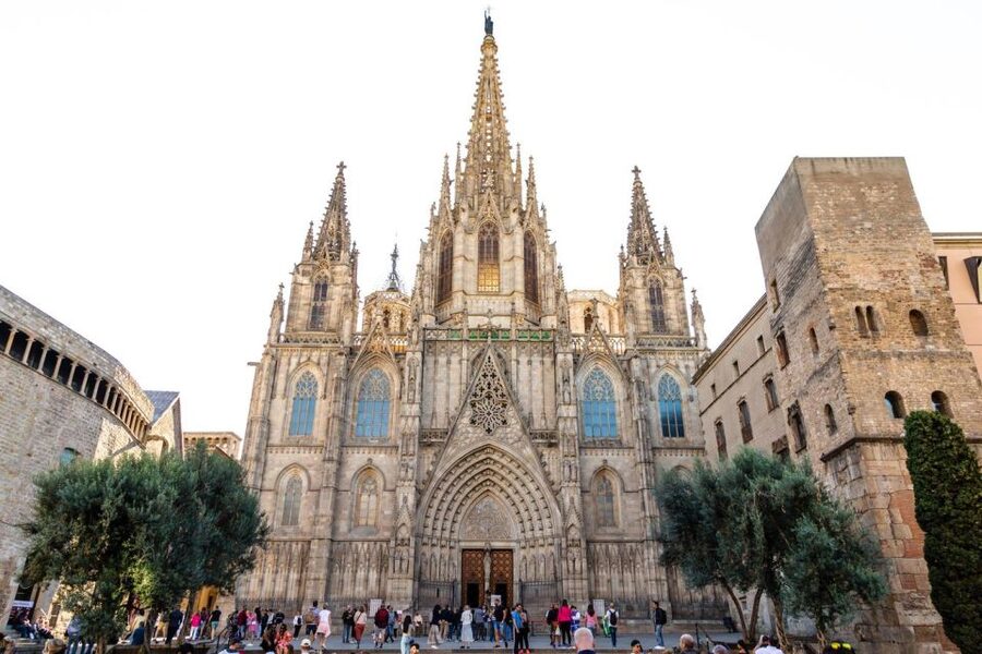 Barcelona Old Town Private Walking Tour with Local Historian - Plaça Sant Felip Neri and La Rambla to Plaça Reial: finishing where the story meets today
