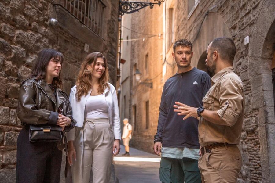 Barcelona Old Town Private Walking Tour with Local Historian - Who this tour suits best, and who should think twice