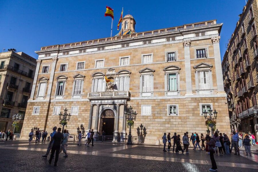 Barcelona Old Town Private Walking Tour with Local Historian - Palau de la Música Catalana and Santa Caterina Market: architecture and everyday Barcelona