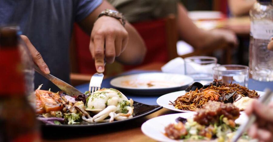 Barcelona: Old Town Tapas & Paella Food Tour with 8 Tastings - Key things I’d circle before you go