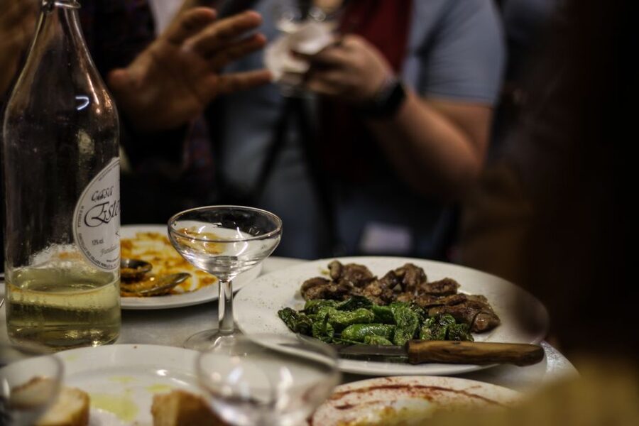 Barcelona: Old Town Tapas & Paella Food Tour with 8 Tastings - Guide Quality: The Real Reason People Rate This So High